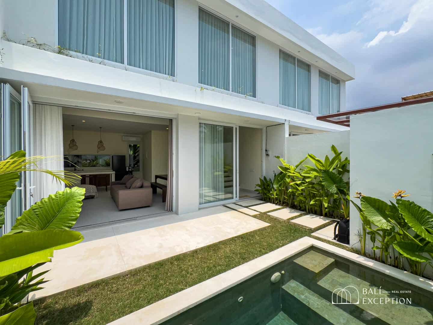 WALKING DISTANCE TO THE BEACH 1 BEDROOM VILLA FOR SALE LEASEHOLD IN PERERENAN BE-792 